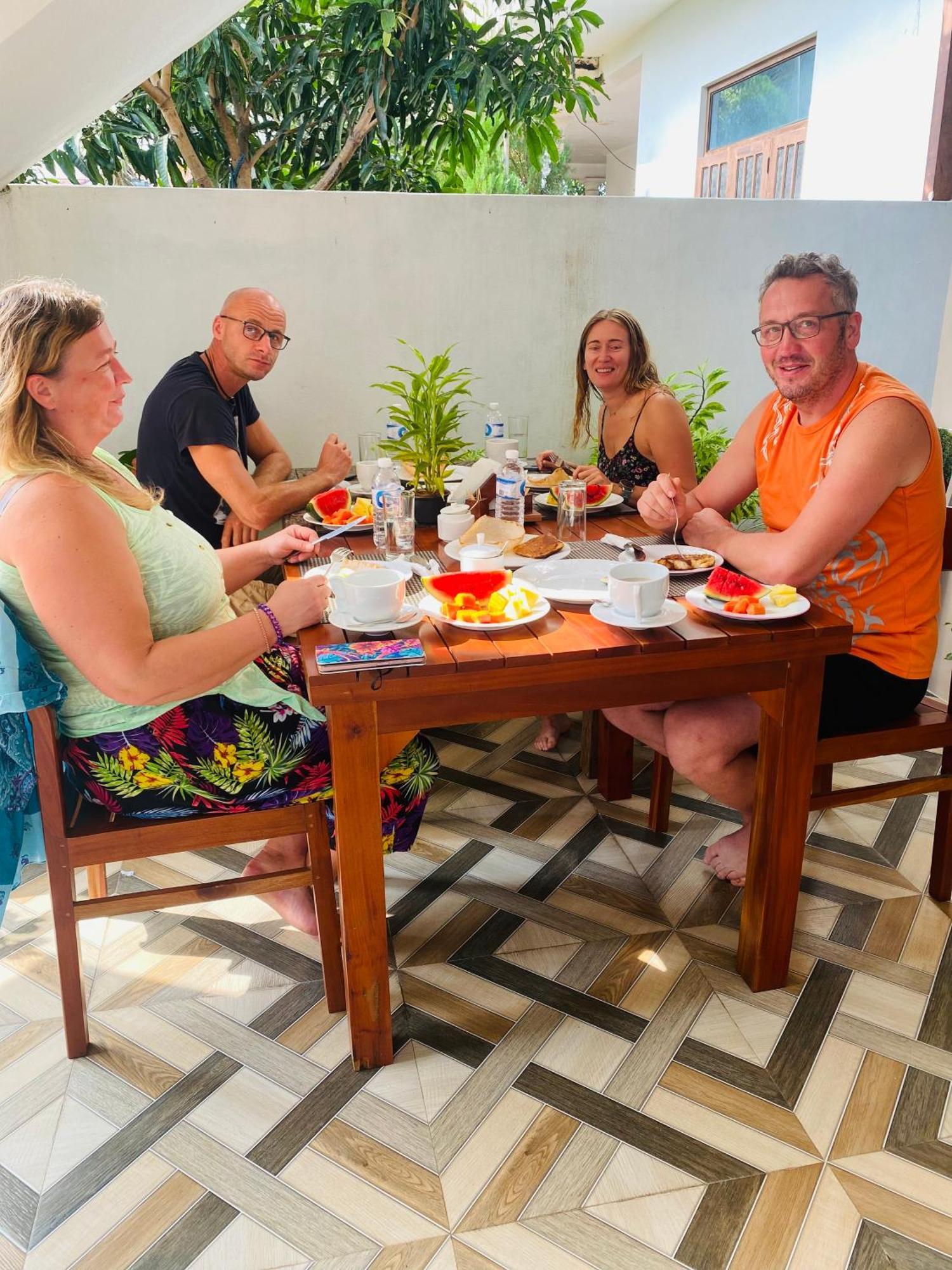 Mario Family Villa And Restaurant Negombo Esterno foto