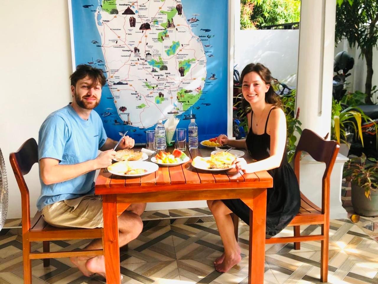 Mario Family Villa And Restaurant Negombo Esterno foto